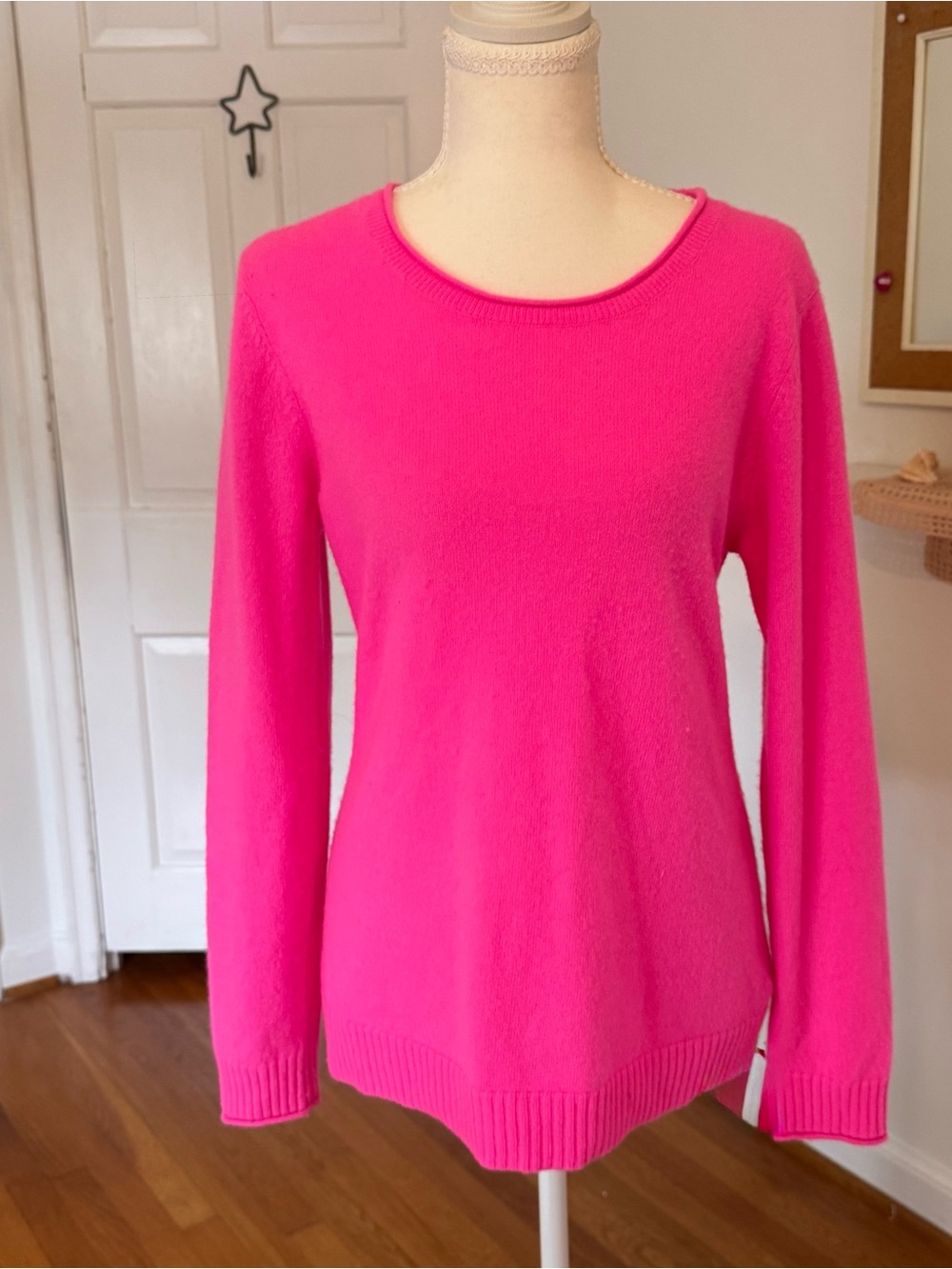 Talbots 100% Cashmere Hot Pink Crewneck Sweater Size Small Excellent Condition